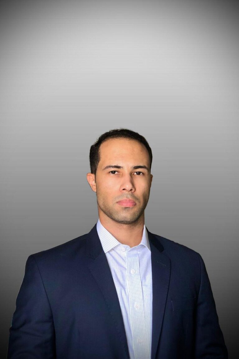 Dr. Lucas de Macedo dos Santos  - OAB / SP 488.232 Formado pela Universidade São Judas Tadeu.